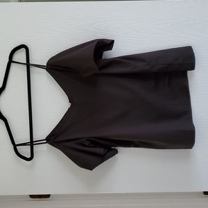 Cold shoulder top woman